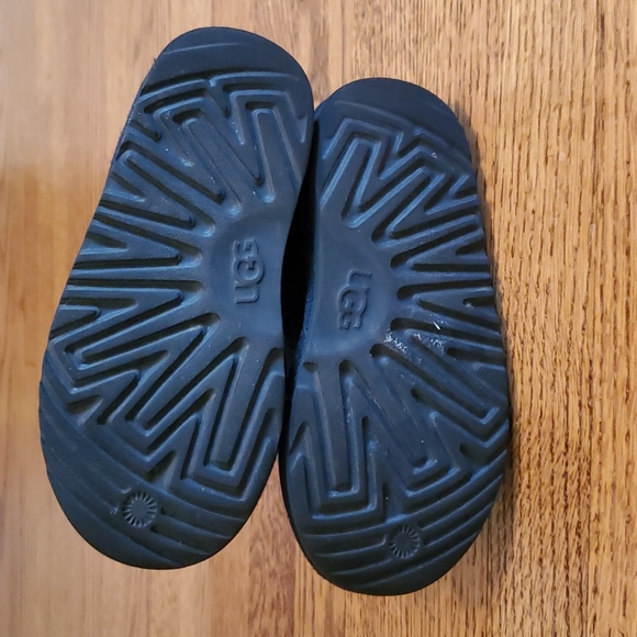 Black knit Uggs - Picture 6 of 8